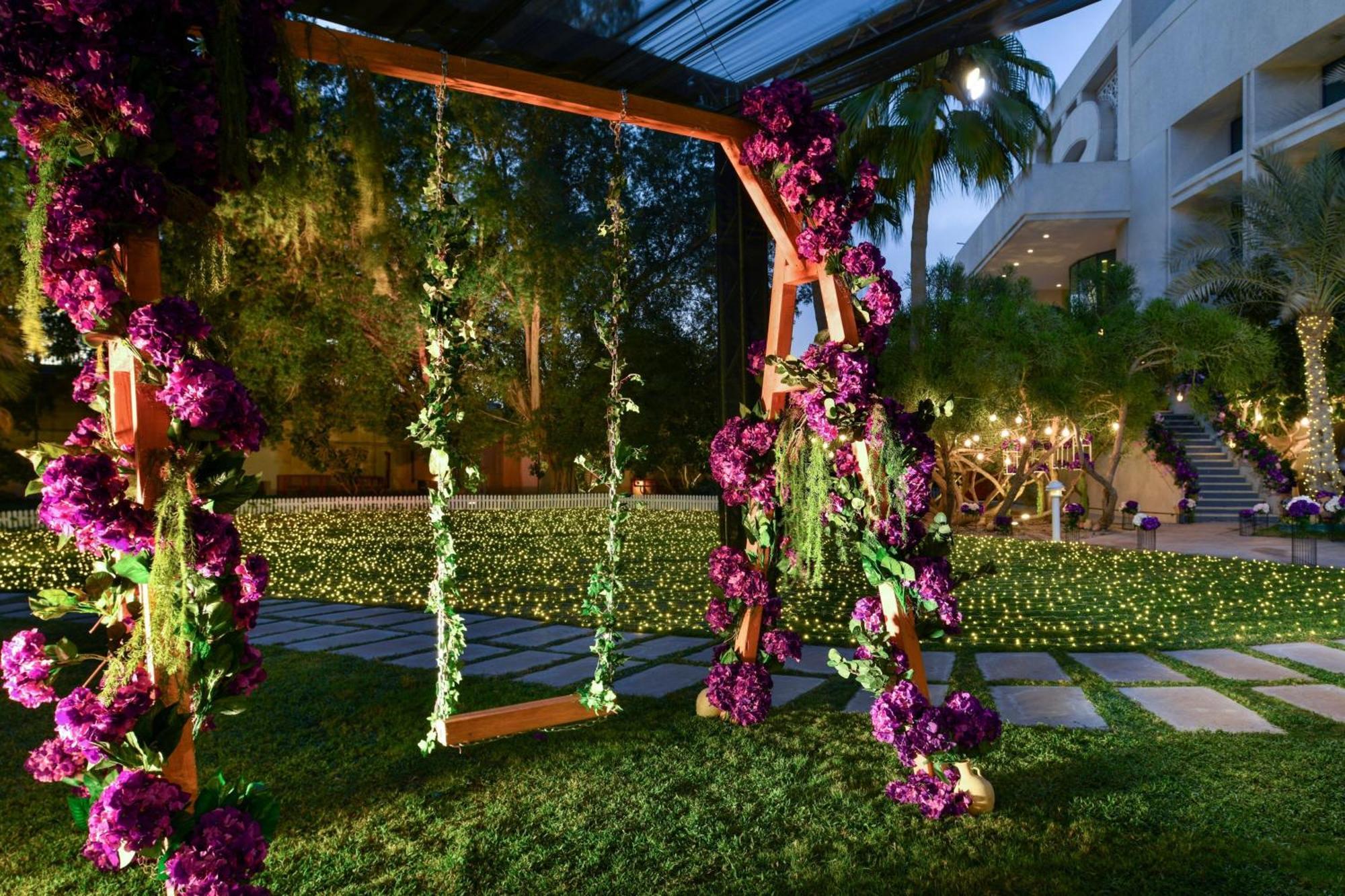 多哈丽思卡尔顿酒店 外观 照片 The garden at the Four Seasons Hotel, Miami