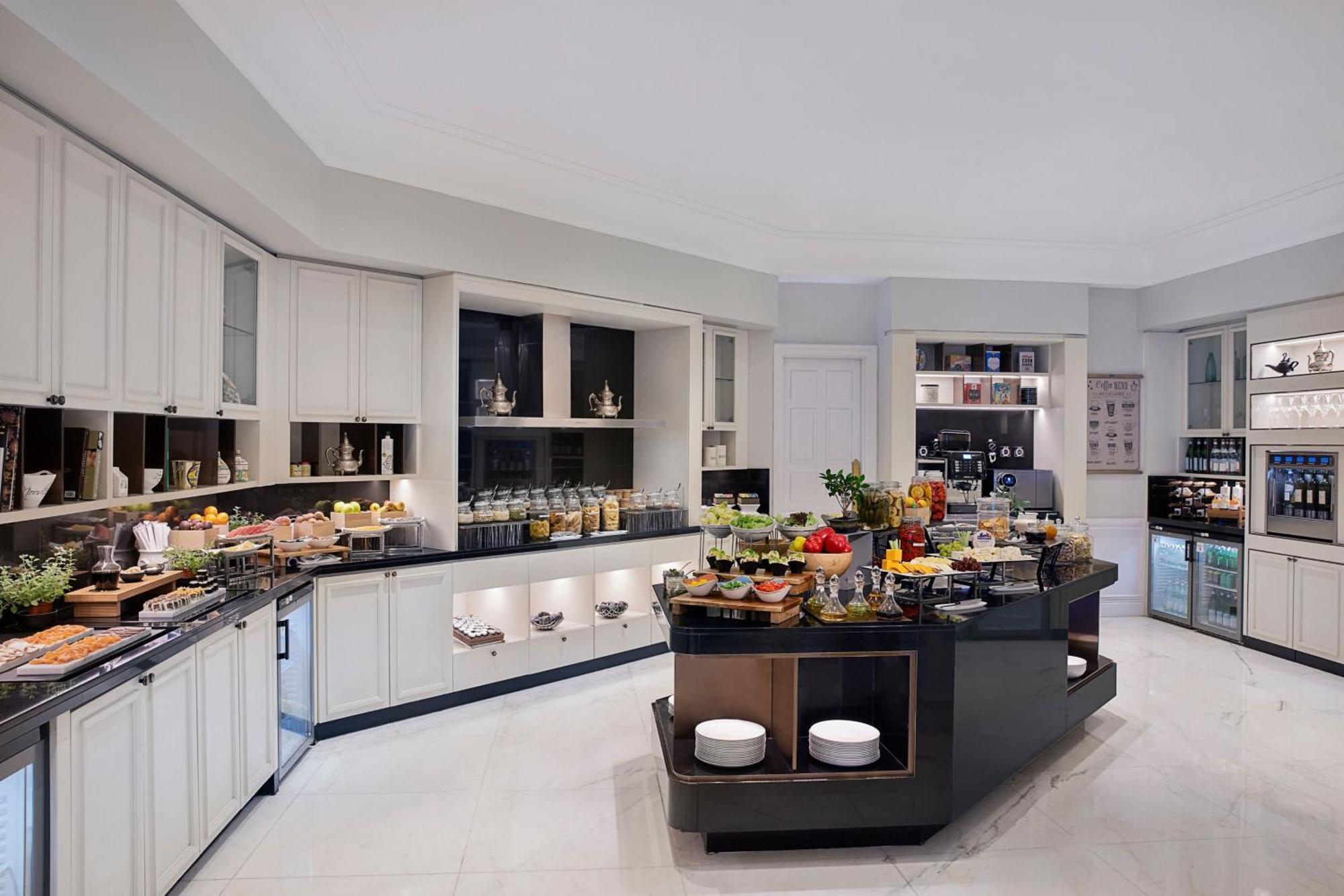 多哈丽思卡尔顿酒店 外观 照片 The kitchen at the Ritz-Carlton, Dubai