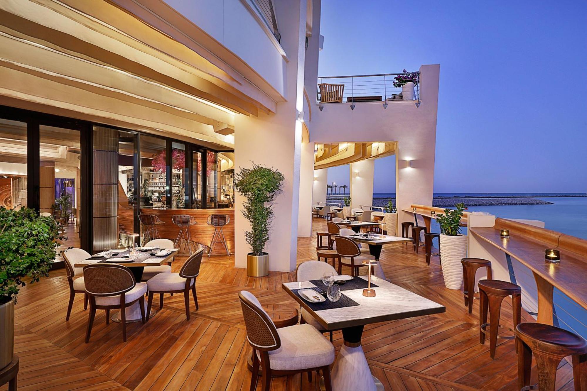 多哈丽思卡尔顿酒店 外观 照片 The Deck