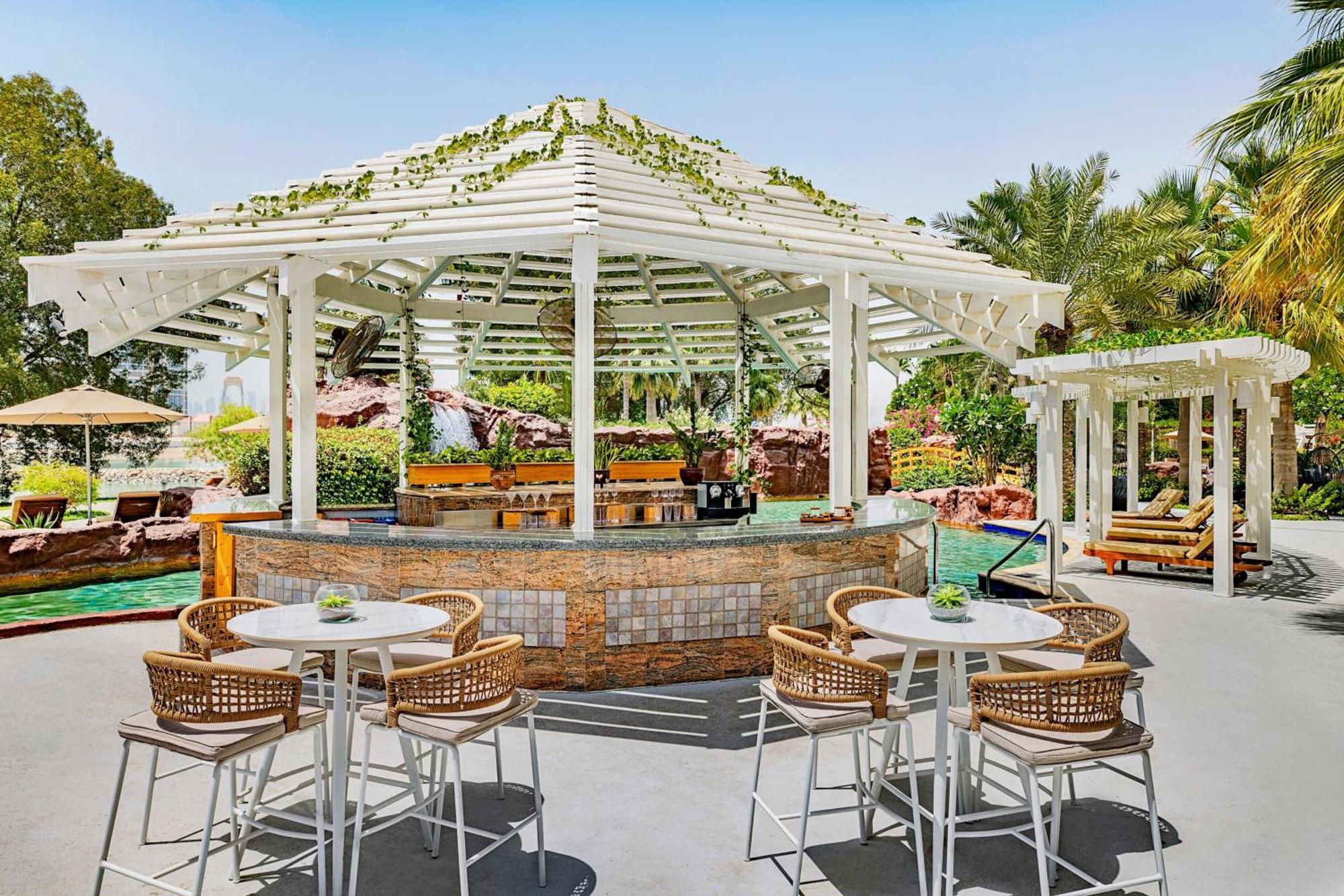 多哈丽思卡尔顿酒店 外观 照片 The Pool Bar