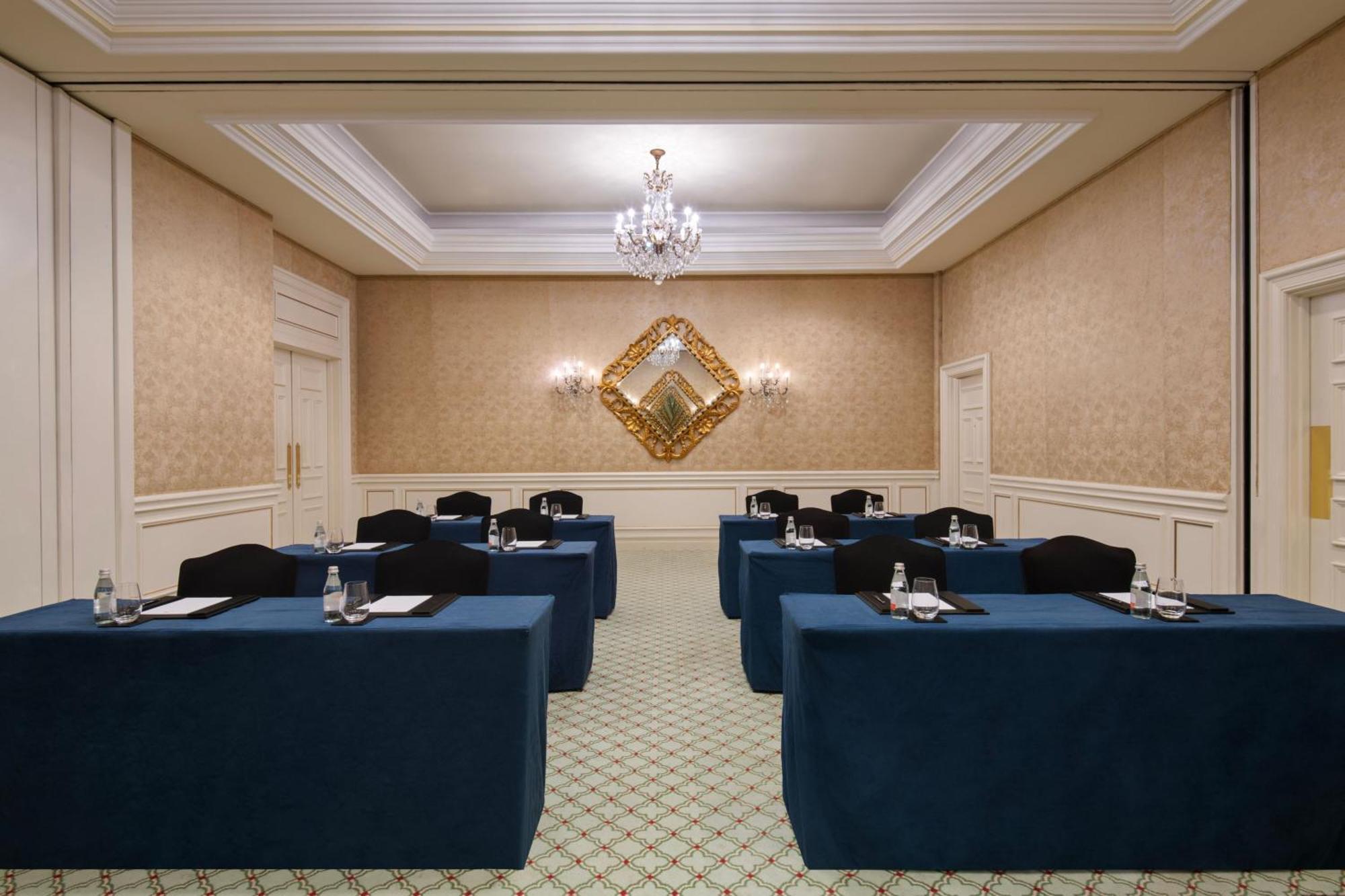 多哈丽思卡尔顿酒店 外观 照片 Meeting room