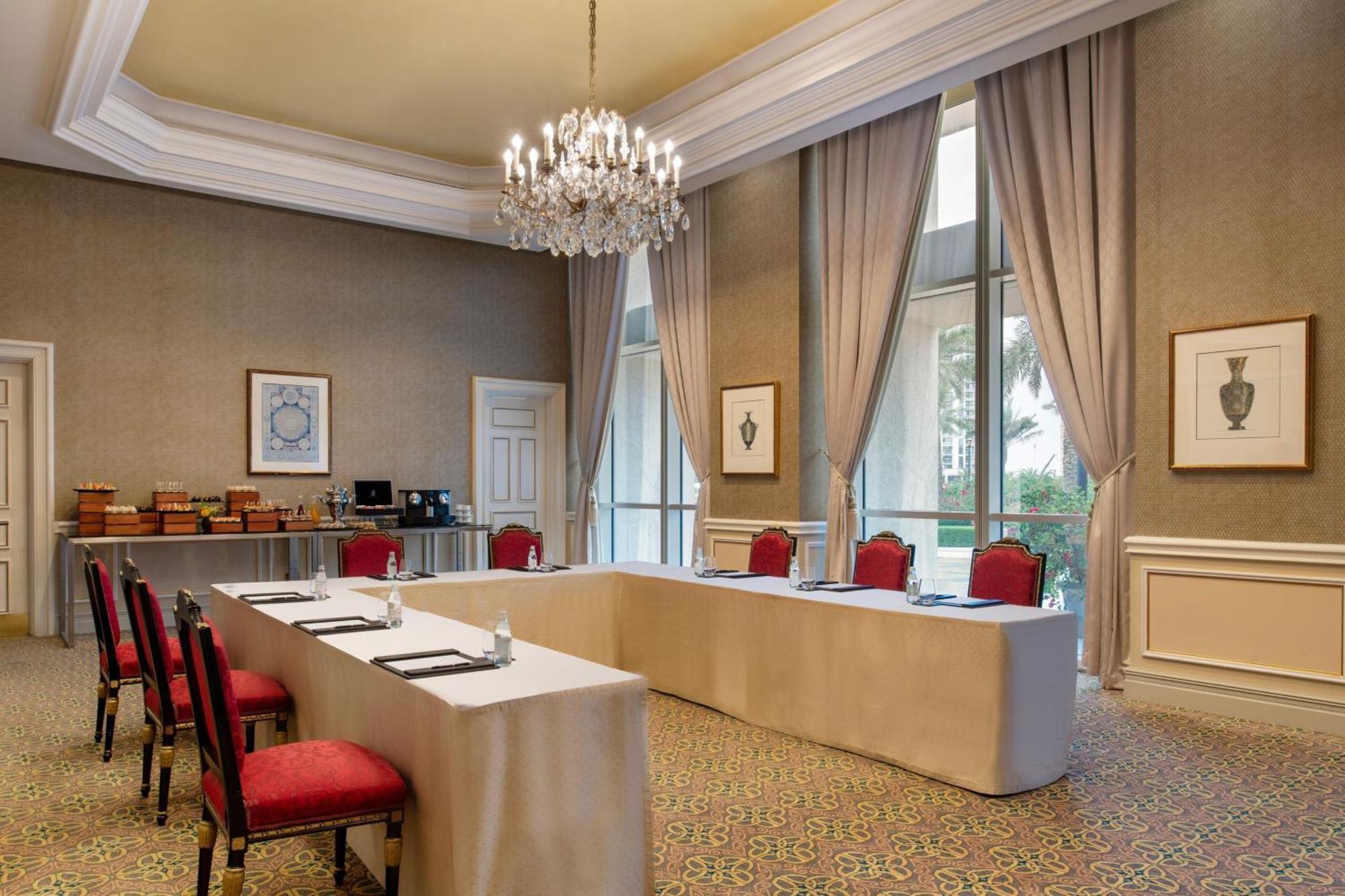 多哈丽思卡尔顿酒店 外观 照片 The meeting room