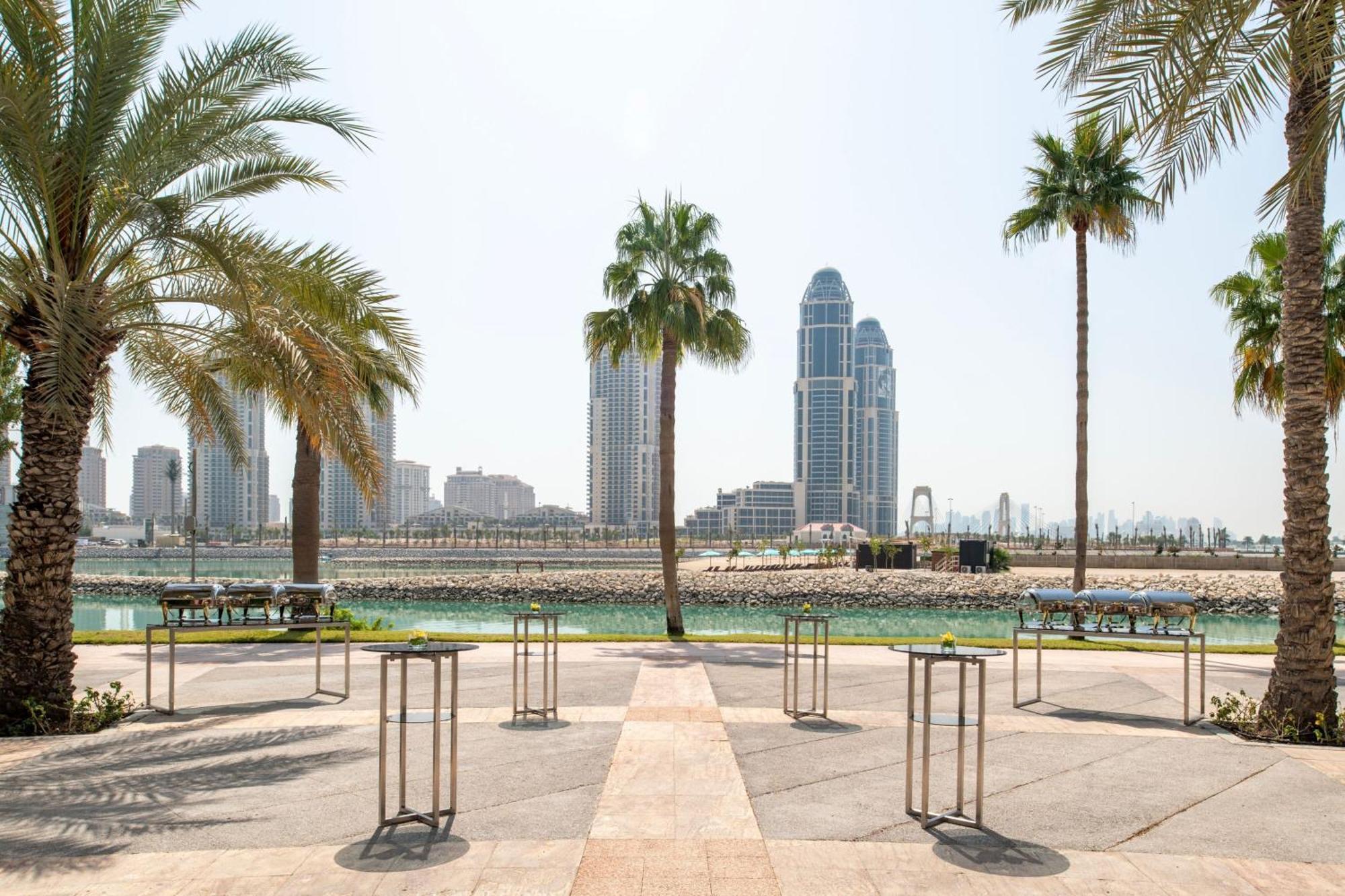 多哈丽思卡尔顿酒店 外观 照片 View of the Doha skyline from the museum