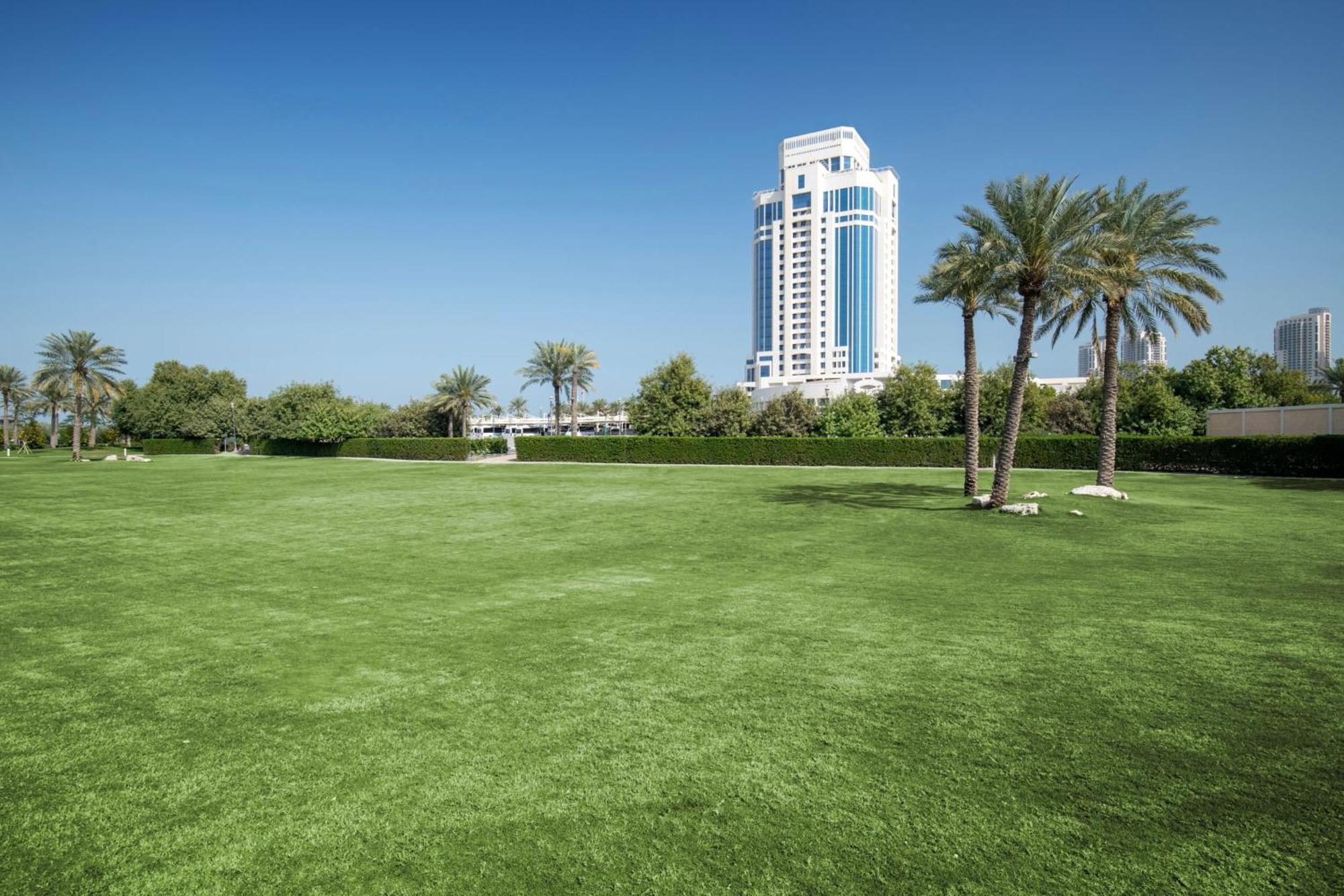 多哈丽思卡尔顿酒店 外观 照片 Dubai Polo & Equestrian Club