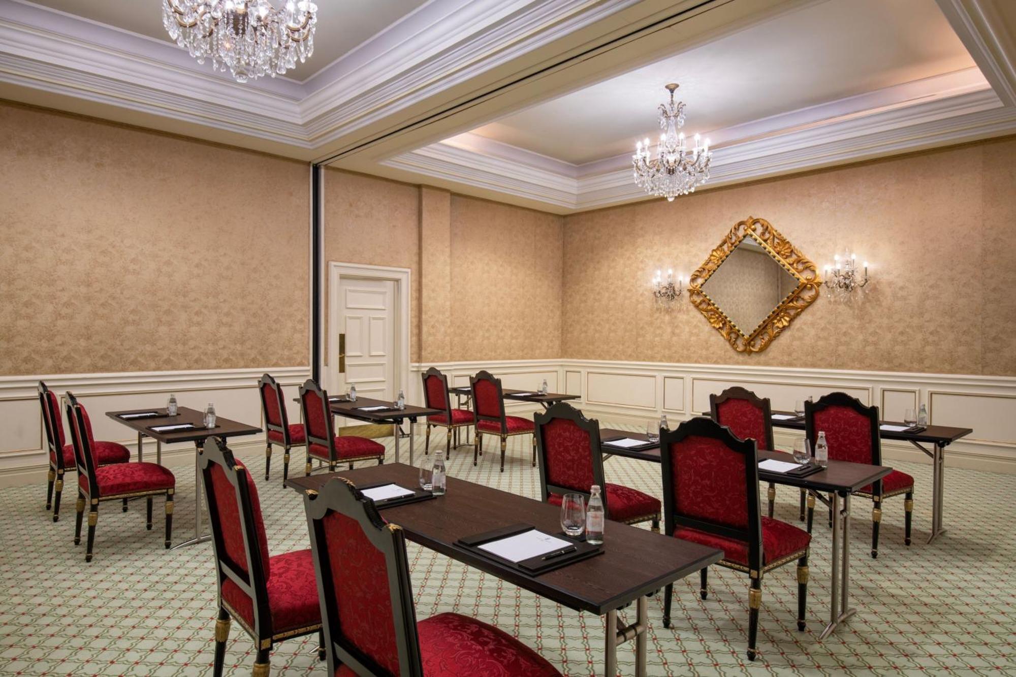 多哈丽思卡尔顿酒店 外观 照片 Meeting room