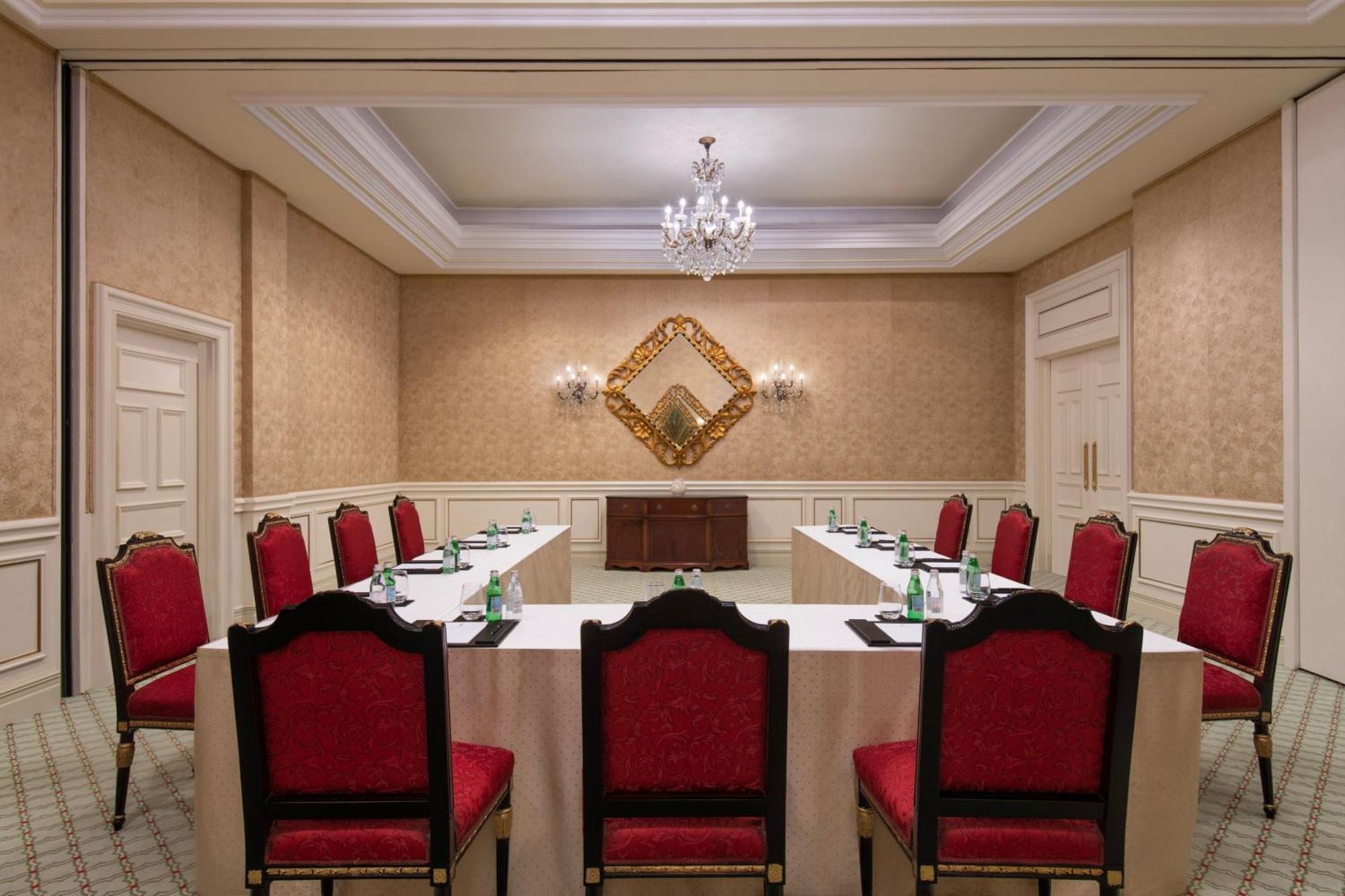 多哈丽思卡尔顿酒店 外观 照片 Meeting room
